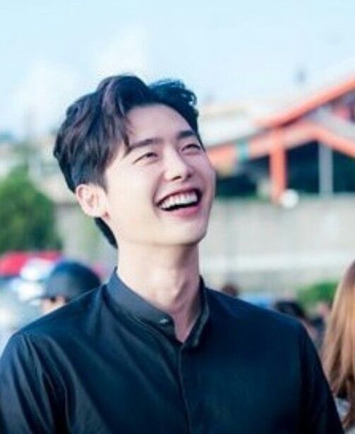 lee jongsuk smiling, a well needed thread