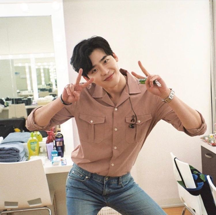 lee jongsuk smiling, a well needed thread