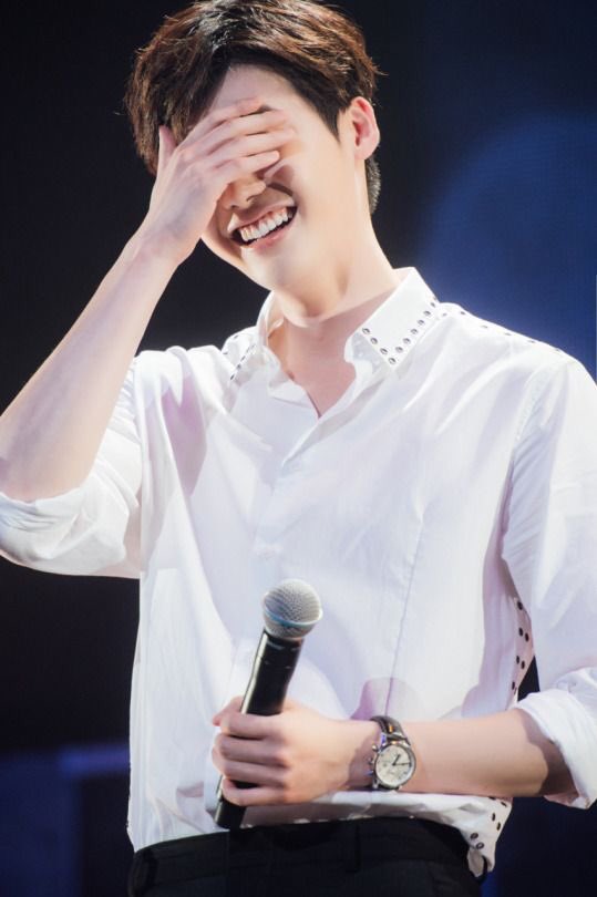 lee jongsuk smiling, a well needed thread