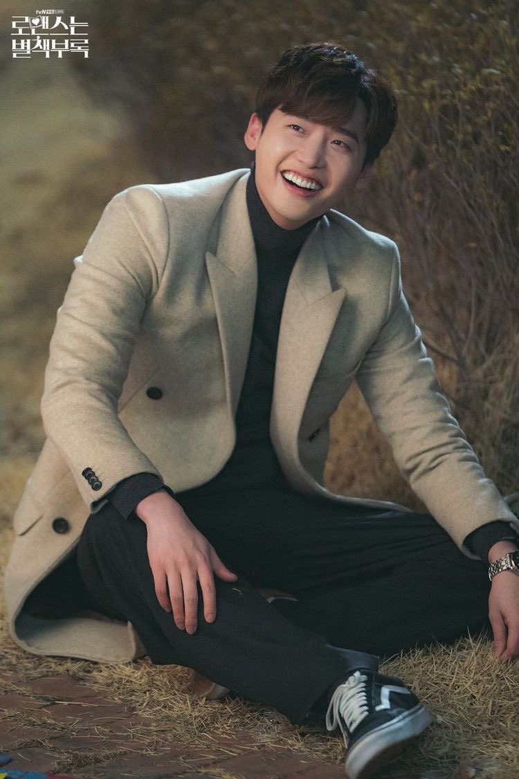 lee jongsuk smiling, a well needed thread