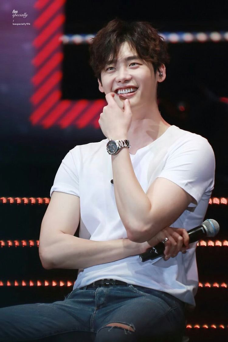 lee jongsuk smiling, a well needed thread
