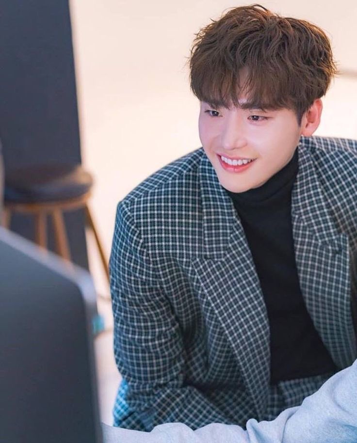 lee jongsuk smiling, a well needed thread