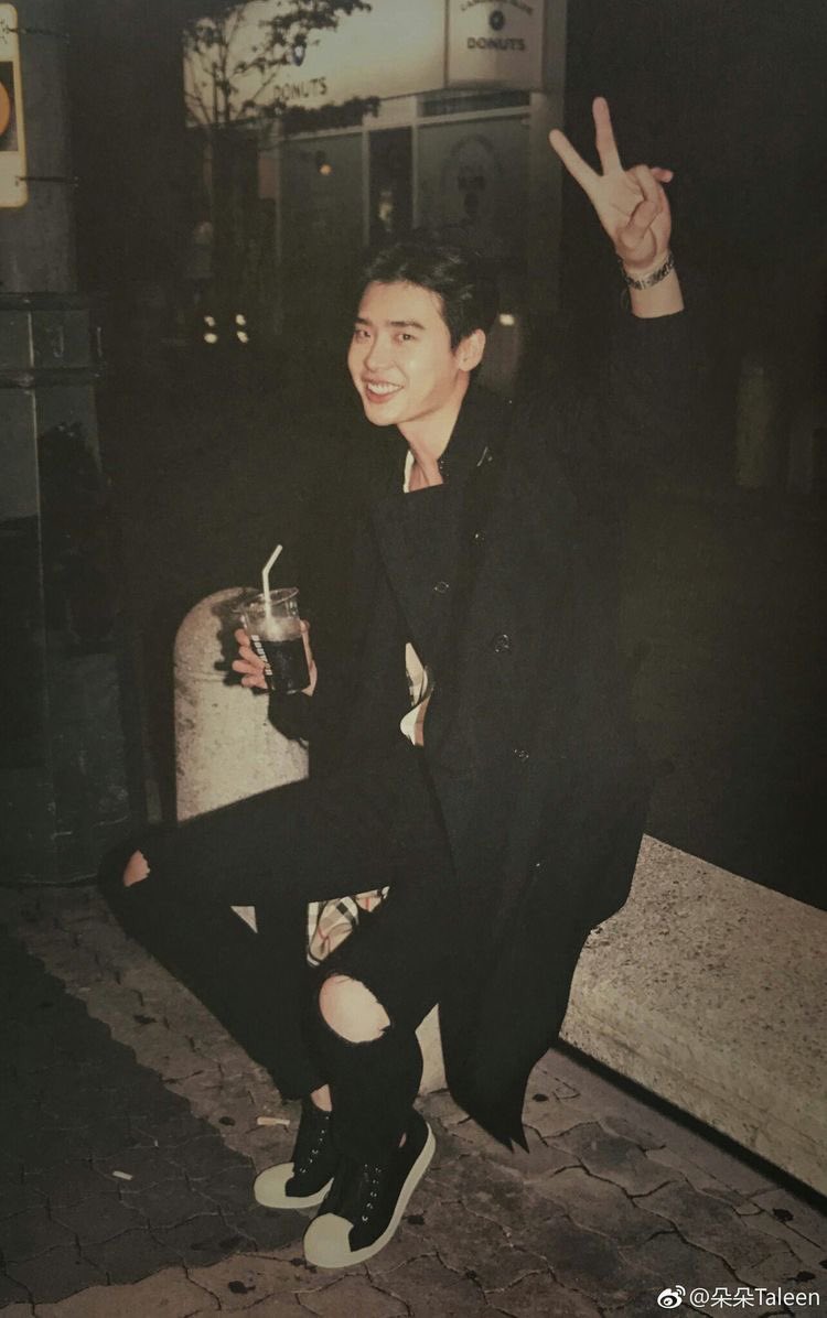 lee jongsuk smiling, a well needed thread