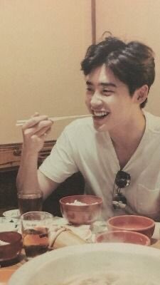 lee jongsuk smiling, a well needed thread