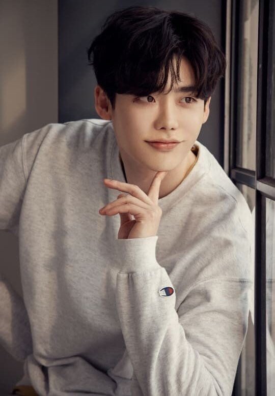 lee jongsuk smiling, a well needed thread