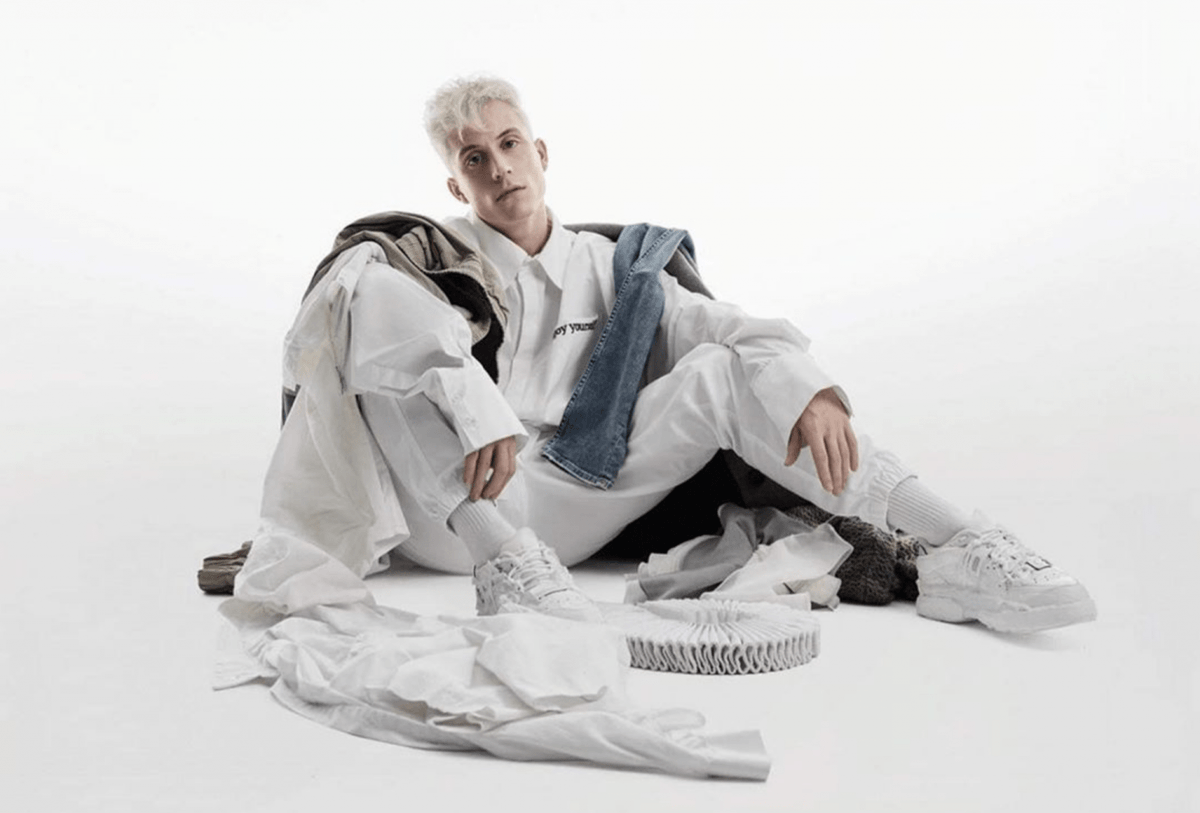 NottetSandra's tweet photo. Je t'avais malheureusement bien cerné @L0oiic  😔 mais tu as tes fans à tes côtés. ❤️ TON DOUBLE mais sans ambitions #monsieurmadame #LoïcNottet

https://t.co/HsO0CBmTGf https://t.co/xJK9ZFwsR3