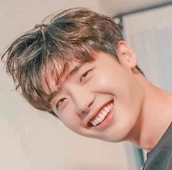 lee jongsuk smiling, a well needed thread