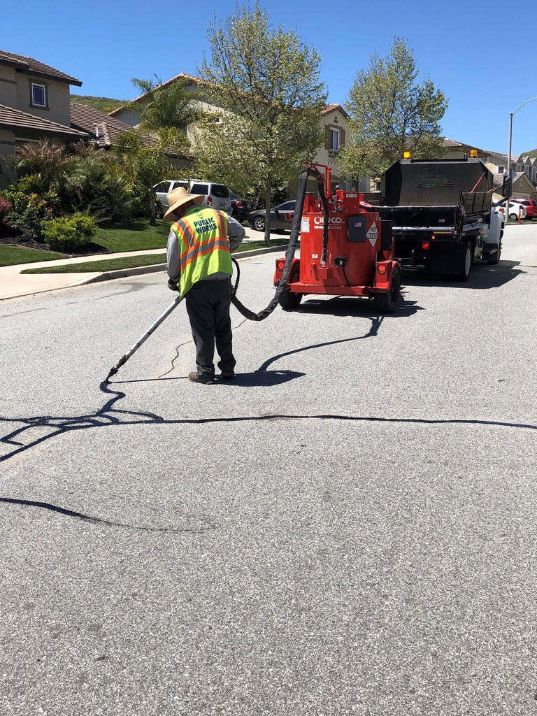 CtyLakeElsinore's tweet photo. Heavy rains bring potholes. This week Public works worked hard filling potholes all throughout the city, even filling 100 in one day! We appreciate all of their hard work keeping LE looking great! #LEAtWork #BeBoldLE #LakeElsinore https://t.co/g0pSaRvLXm