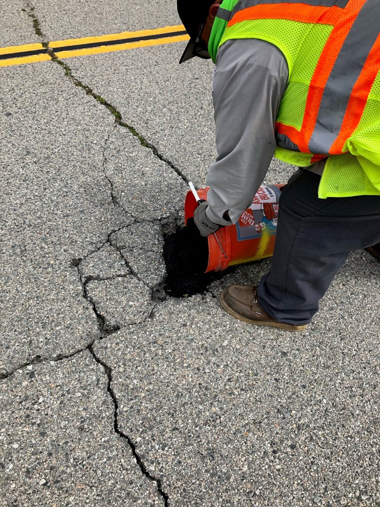 CtyLakeElsinore's tweet photo. Heavy rains bring potholes. This week Public works worked hard filling potholes all throughout the city, even filling 100 in one day! We appreciate all of their hard work keeping LE looking great! #LEAtWork #BeBoldLE #LakeElsinore https://t.co/g0pSaRvLXm
