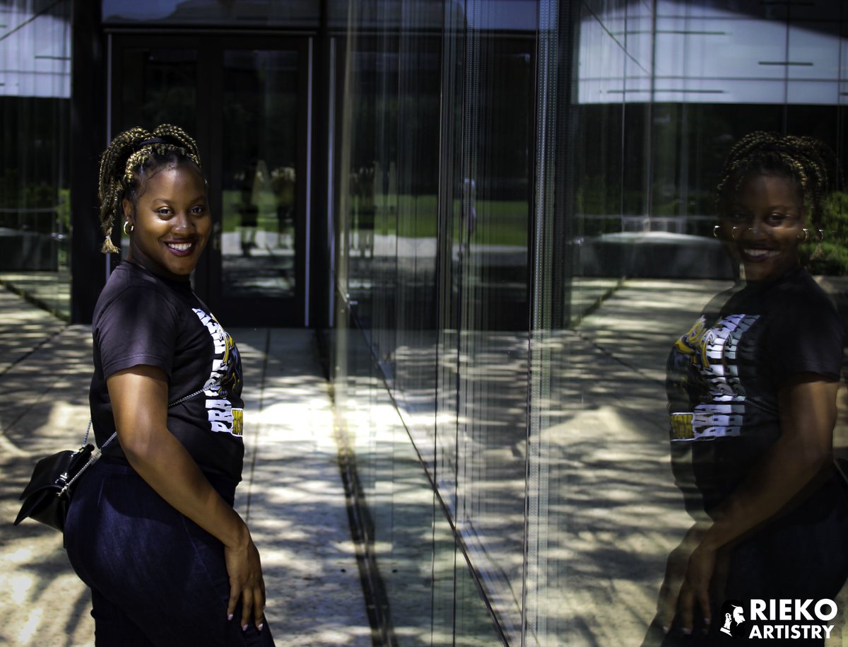 ShardaeWilcox's tweet image. Brown Skinned 🌞🍫

“My personal photographer” 💓
@rieko_aroha