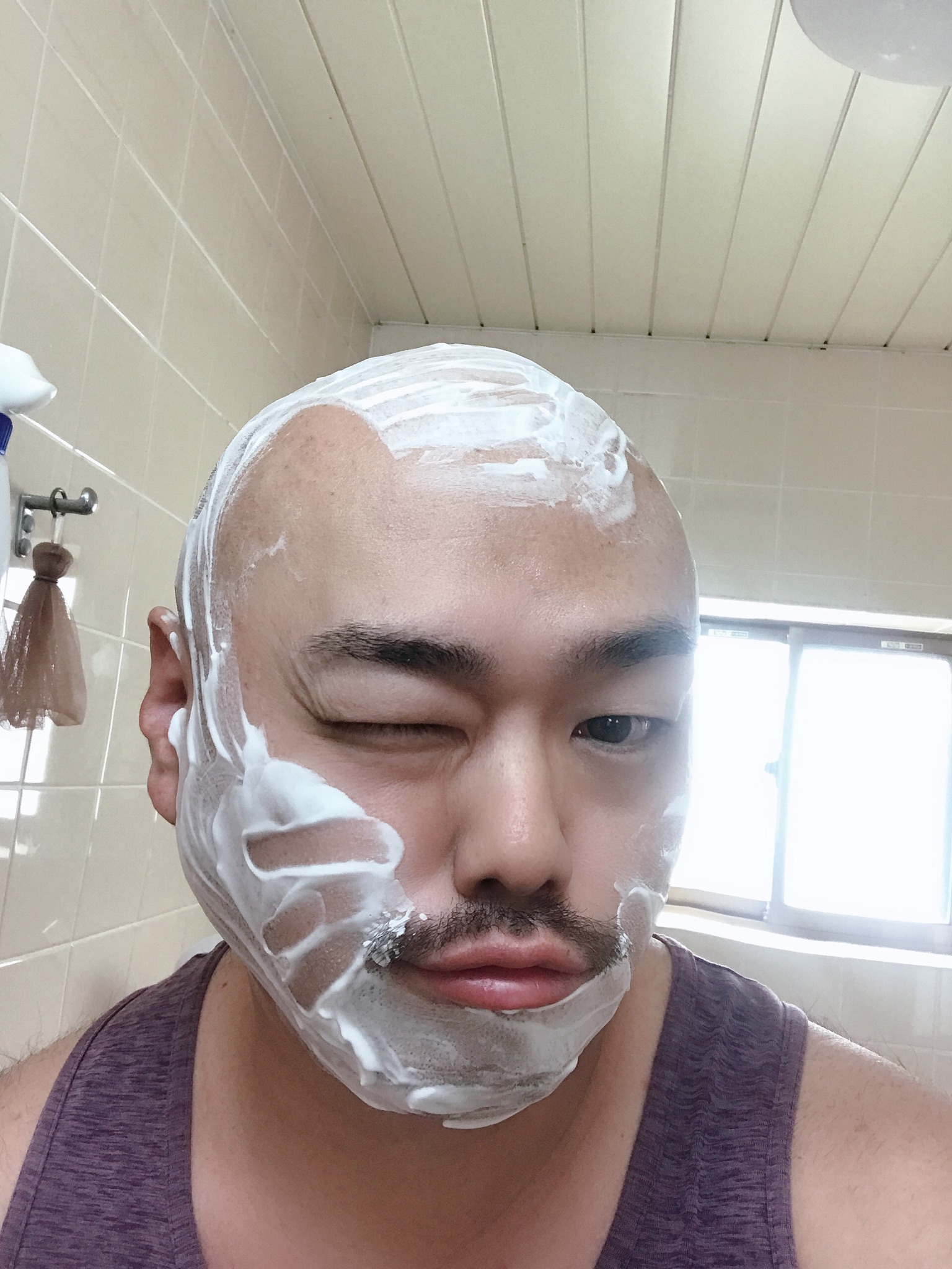 安田大サーカス クロちゃん 髪の毛剃ろうと思ったら ニャンコさんになってたしん 奇跡だしんよー ビックロちゃんです 96日後に結婚するクロ 28日目 結婚まであと68日 T Co Heczypvsiv Twitter