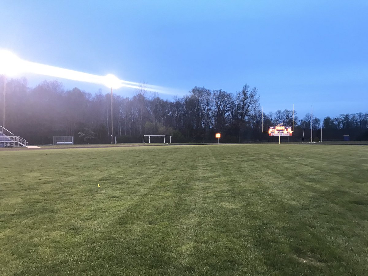 CNEAthletics's tweet photo. Tonight at 8:20 PM (20:20 MILITARY TIME) for 20 minutes the SBAAC is turning on the lights in unity and support of the Class of 2020. May you all strive to #BETHELIGHT for someone everyday. #SBAACPRIDE #CLASSOF2020 https://t.co/qKTxCPu1EQ