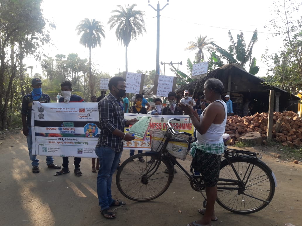 TapanSamal15's tweet photo. @angul_dm                                           Handwash Demonstration for Corona virus &amp; social distance @ Balaramprasad with the Help of Asha worker and Nyks,angul. https://t.co/jZcn1S1PyT