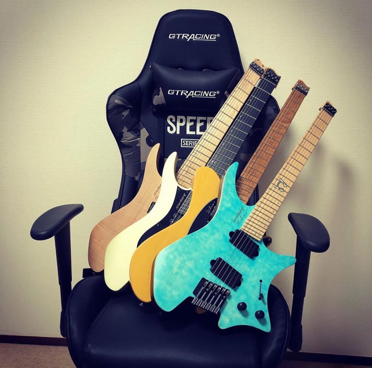 strandbergGuit's tweet photo. Stay at home crew; which one are you reaching for first?
📸: IG @budo_mochi
.
.
.
#strandbergguitars #headlessguitars #bodenclassic #bodenos #sälenclassic #bodenj #ras #guitarcollection #feelbettersoundbetter #goheadless https://t.co/FUqczCffmL