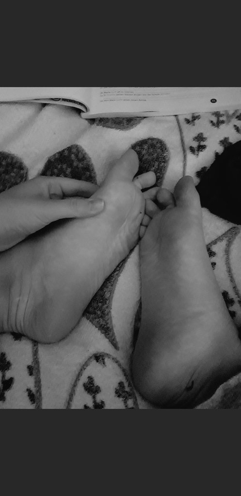 Queen_JG_'s tweet photo. Pani jest przeziębiona, więc postarajcie się psy i poprawcie mi humor
 #femdom #paypig #findom  #feetslave #feet #money #spoiltime #moneyslave
@rt_feet  @PeterDog13 @Rtfinddom @RTpaypiggy  @findom4feet @FootParadiseRT @dailydog7972 @finrt4dom @promoslave @RTFeetPromo  @tonybobo3 https://t.co/12jHTvP46N