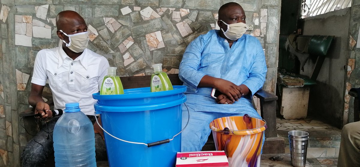 Dembelemoustap9's tweet photo. Nous avons procédé à la remise des kits alimentaires et sanitaires à une dizaine de familles à adjame (bramakote) au nom du pdt soro kibafori Guillaume.@FranklinNYAMSI @SOROKGUILLAUME @Koaci @GKS_TV @iknoklast https://t.co/1XeDMEq10u