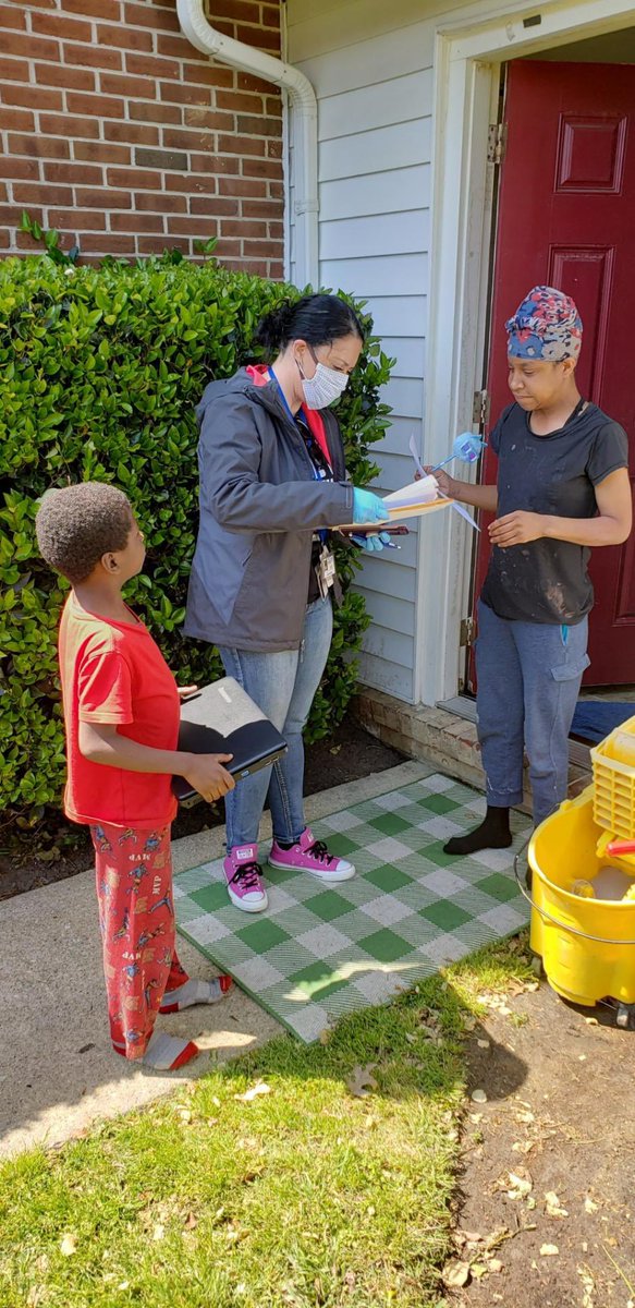 NHREC_VA's tweet photo. Service with a smile and mask! @NHREC_CFA_NA Director Mrs. Grant delivers one of many laptops to a student so he can continue to learn and thrive outside of school! New Horizons has distributed over 30 laptops to students in our communities. #BoldlyServing #WeAreNewHorizons https://t.co/Vvdar0ZQ75