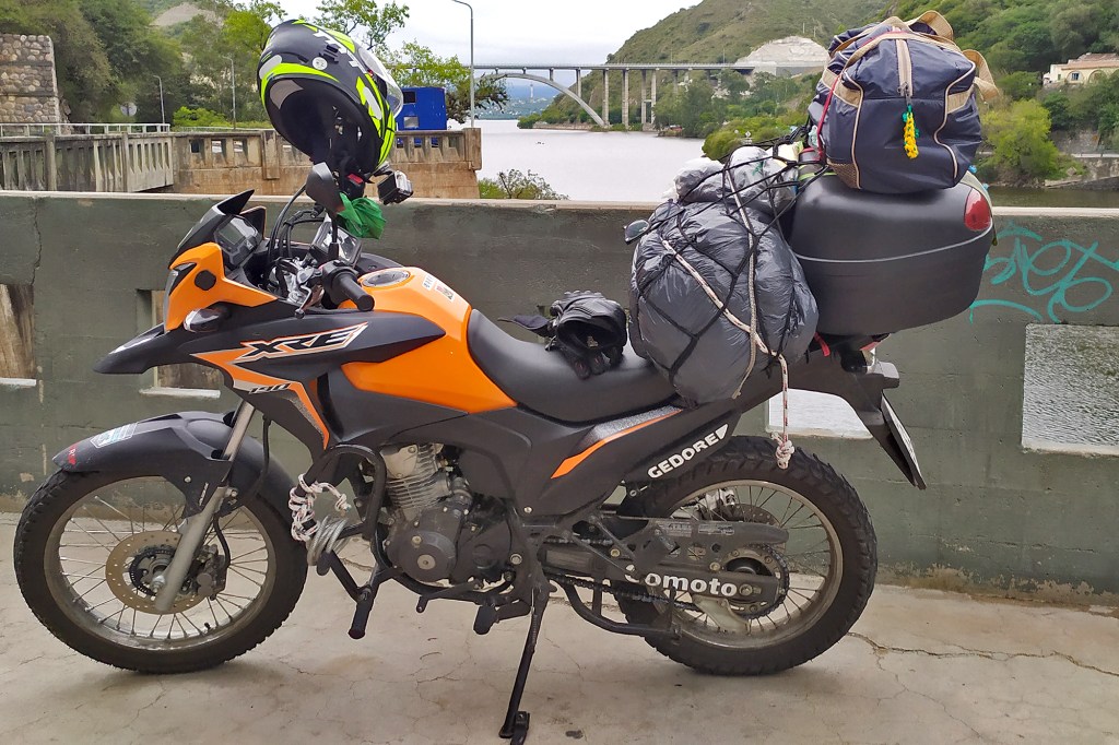 melevaembora's tweet photo. Como foi sair da Argentina de moto durante a quarentena pelo coronavírus https://t.co/C8Re8LR3J2 https://t.co/SsHcckM1On