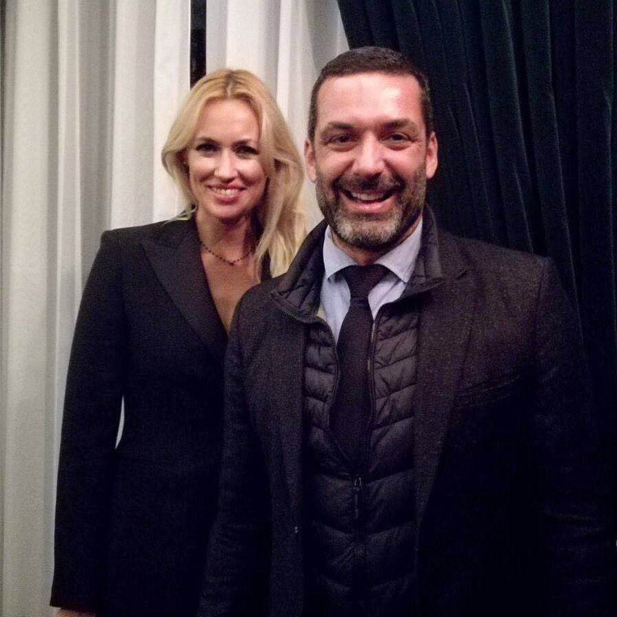 .
Ya nos hemos puesto guapos porque estamos súper nerviosos. Mañana nos encontraremos de nuevo con todos vosotros...
Siii‼️
Mañana  VIERNES, sobre las 20:30, estaremos en IG direct con todos vosotros.
Ya sabéis que somos un poco impredecibles, así que, ya veremos que nos contamos