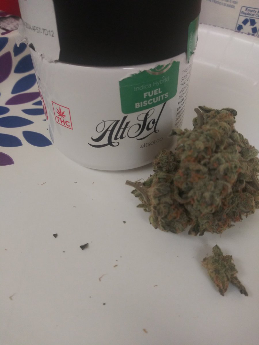 ChefPenncaterin's tweet photo. #PanamaRed #Fuelbiscuits #Classiccookies #bluecheese #infused #honey #altco #Takomawellness stay with da fyah 🔥🔥🔥 #indaclouds #dccannabis #thc #thchoney https://t.co/fxC135mW2P