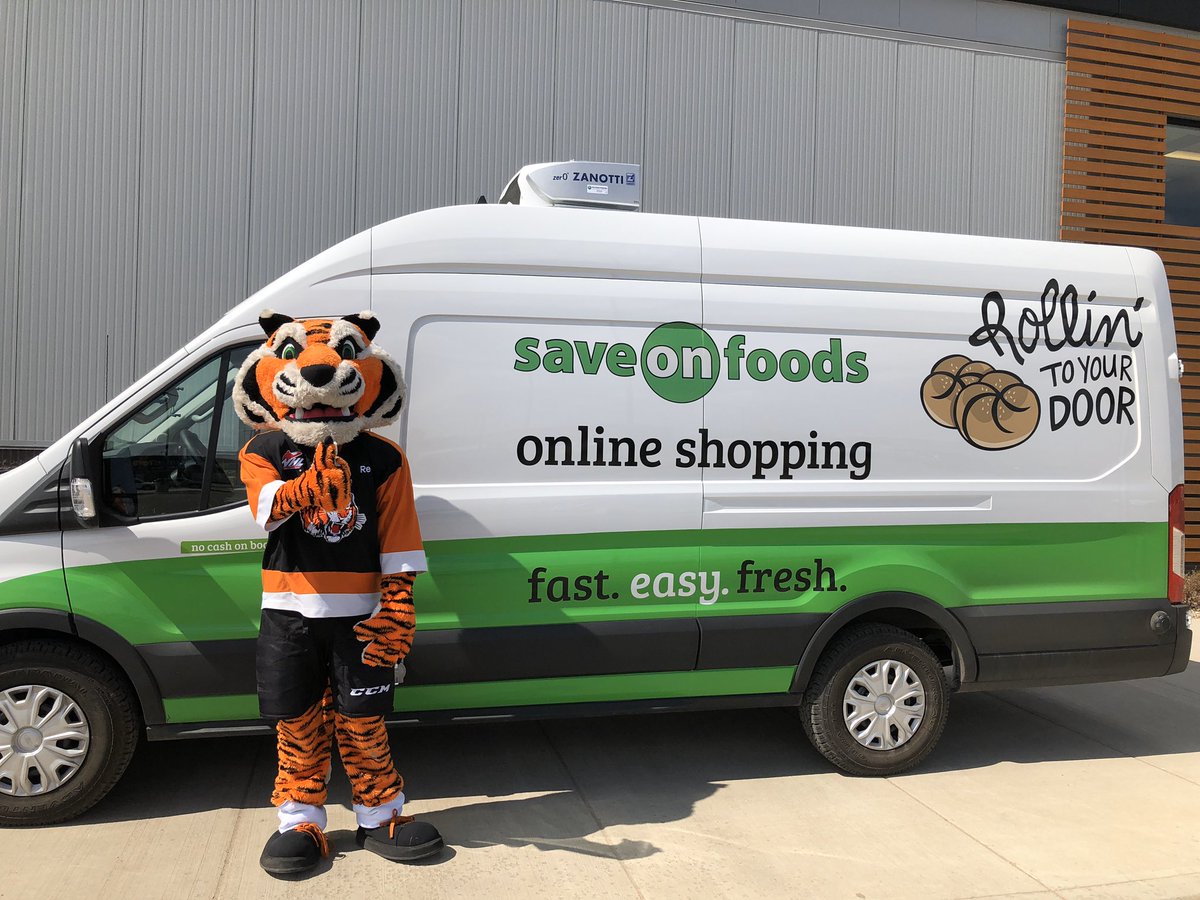 tigershockey's tweet photo. .@OfficialRroary is helping delivery groceries this afternoon with @saveonfoods !

#medhat #50yearsofTigers https://t.co/aemy7DQPSe
