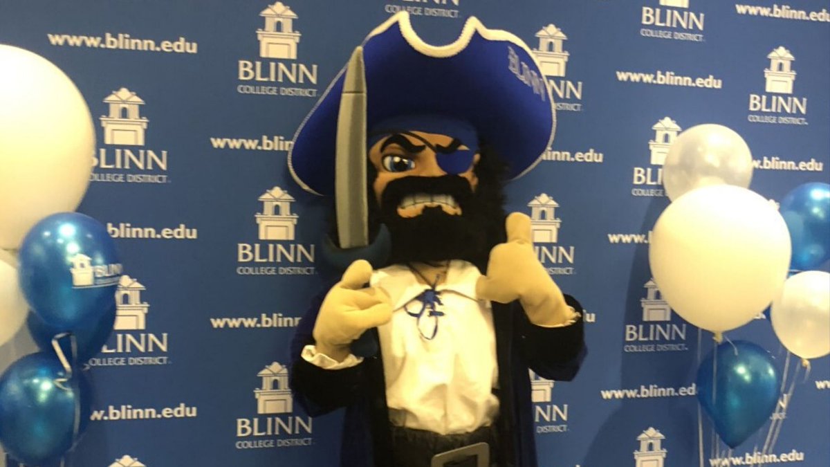 BlinnCollege's tweet photo. From helping with student activities and events to even becoming Buc, our #Blinn student workers go above and beyond in serving our community. During #NationalStudentWorkerAppreciationWeek we want to say THANK YOU for all you do! https://t.co/7ezBYsTYeV
