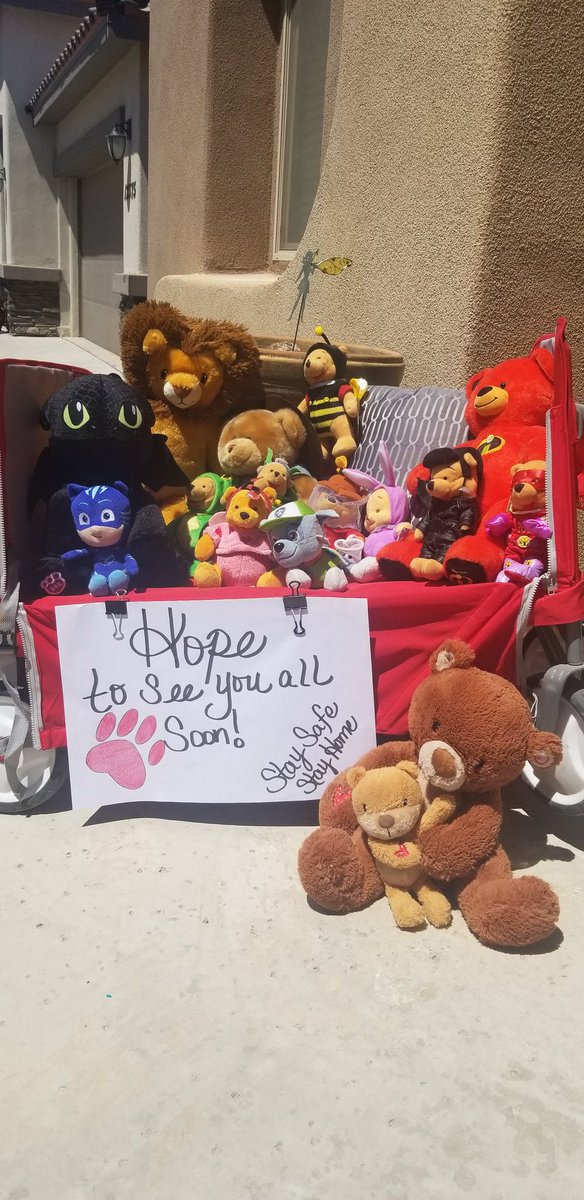 CrosbyPstOffice's tweet photo. The gangs all here! My stuffed bears, dragons, and super heros all wanted to participate today in the Bear Hunt. 
Can't wait to see all your bears or any stuffed animal, that helps you spread Hope. @cougars_crosby
#CrosbyweekofHOPE 
#IamEPISD https://t.co/GtYsn0VbeY