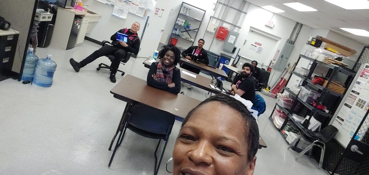 carmeltmobile's tweet photo. Indy Virtual Retail Go live Day 1 #ThankfulThursday #FirstandFast @Zack_McWhirt @ADeForrestSr @SteveLeffel3 @tmobilecareers @JonFreier @richgarwood @MagentaAndrew https://t.co/XDI5jeYbW2