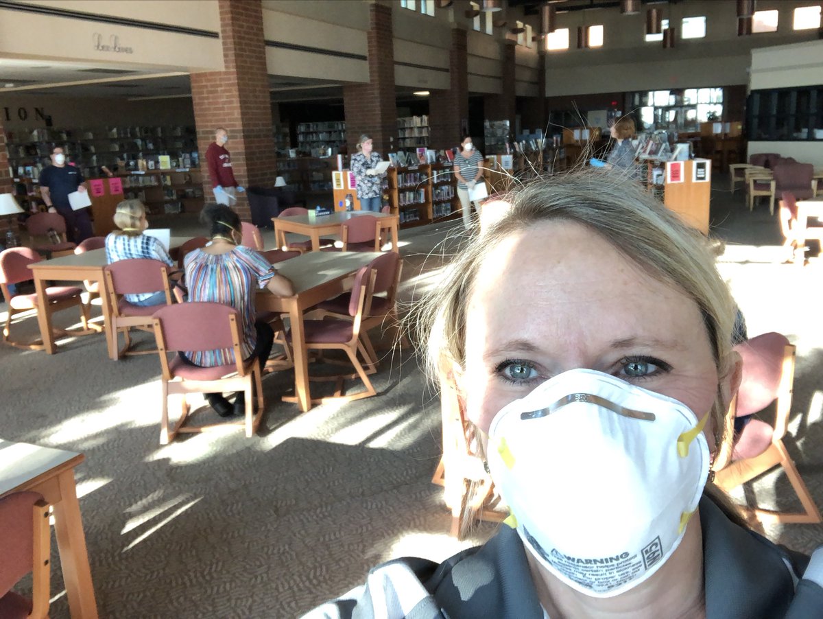 sandy_vining's tweet photo. ⁦@wkhswolfview⁩ Circle-up to prep for paper packet distribution. #onepack https://t.co/9xVyLnCzoZ