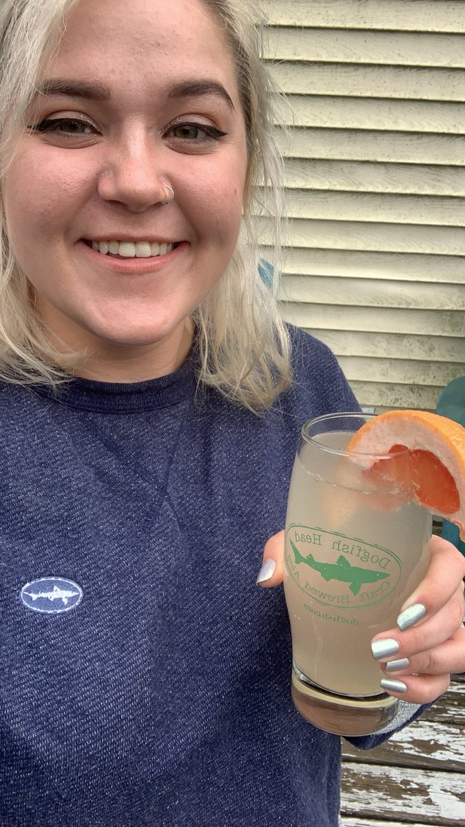 dogfishbeer's tweet photo. Grapefruit Lemonade anyone?! Leah has whipped up what might be the most refreshing cocktail ever and we're here for every sip of it! 10/10 - would recommend that you try this right now! 🍹 #exploregoodness #dogfishspirits https://t.co/WJatFVnXWY