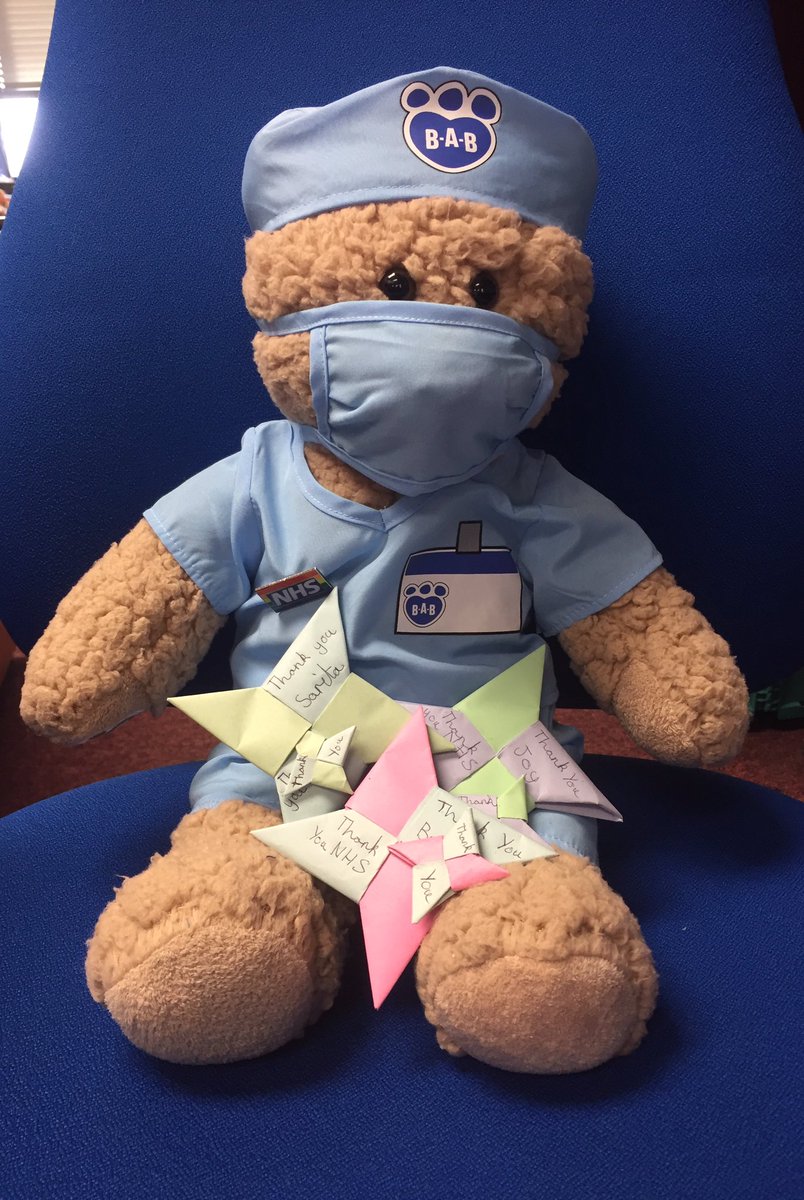 SGHresp's tweet photo. We love these #ThankYou stars from KellyAnn, which she hand made with different colours for each #nurse! Thank you so much KellyAnn &amp; all of you!
😊👏💕❤️👏😊
#George #GeorgesAdventures #StGeorgesHospital #Tooting #London #NHS #Keyworkers #ClapForCarers #NHSclap #NHSclapping https://t.co/YQiENOj8Xe