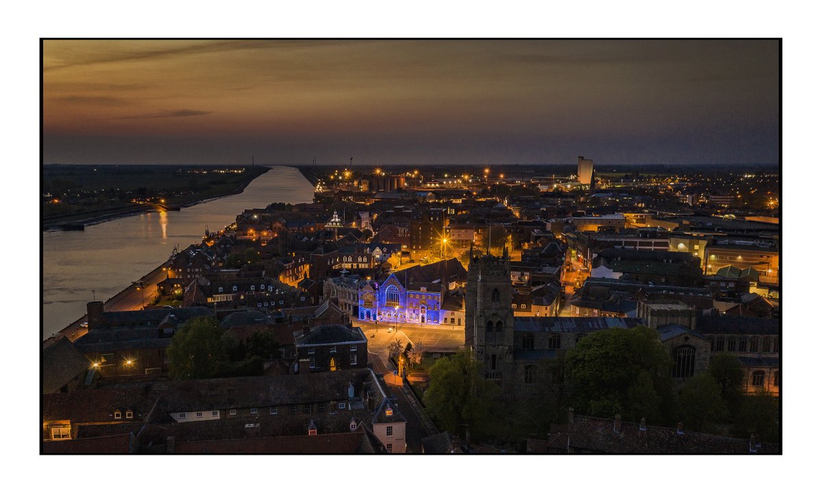 Kings Lynn Town Hall on the Saturday Market Place lit up blue for the NHS <a href="/KLTownHall/">KL Town Hall</a> <a href="/WestNorfolkBC/">WestNorfolkBC</a> <a href="/YourLocalPaper/">Your Local Paper</a> <a href="/TheLynnNews/">Lynn News</a> <a href="/EDP24/">Eastern Daily Press</a> @KLFM967 <a href="/itvanglia/">ITV News Anglia</a> <a href="/BBCLookEast/">BBC East</a> #NHS #NHSThankYou
