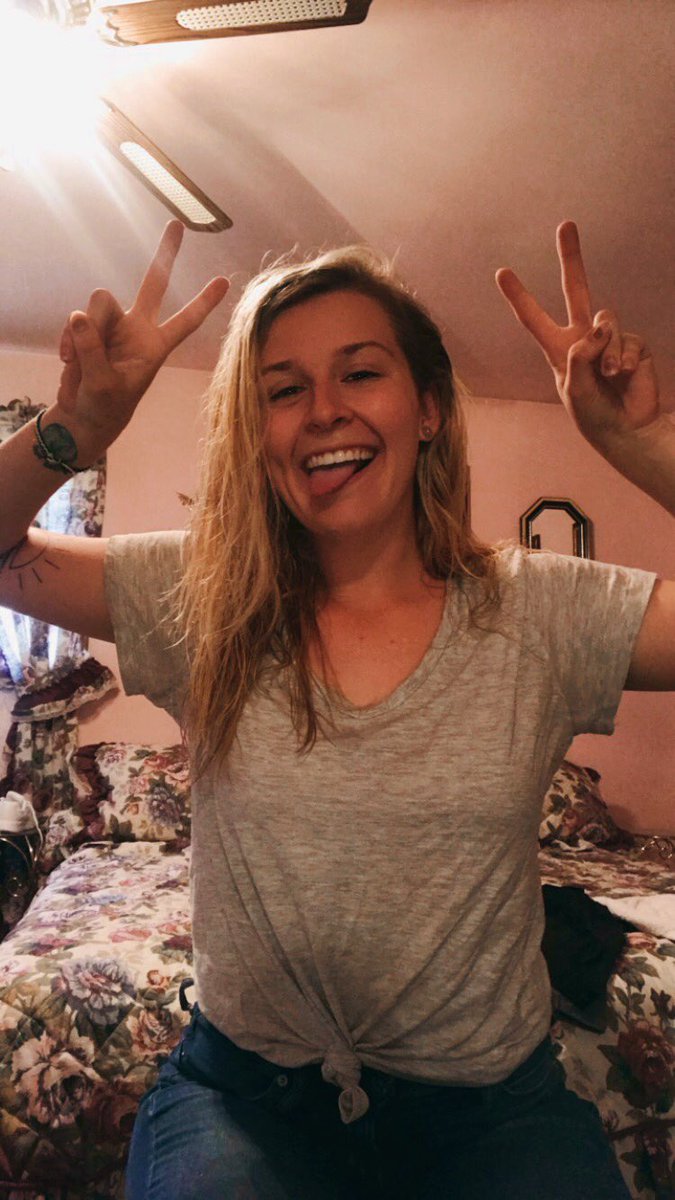 Morgan8Hannah's tweet photo. Can I be this skinny again? Plz? https://t.co/NlhKWhj9ou