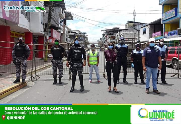 GADQuininde's tweet photo. #CierreVehicular || Una vez emitida la resolución del #COE cantonal los comisarios y policías (Municipales y Nacionales) procedieron con inmediatez al cierre vehicular de las calles ubicadas en el centro de la actividad comercial de la ciudad.
#TrabajamosPorTuSalud https://t.co/nC7tP8gezR