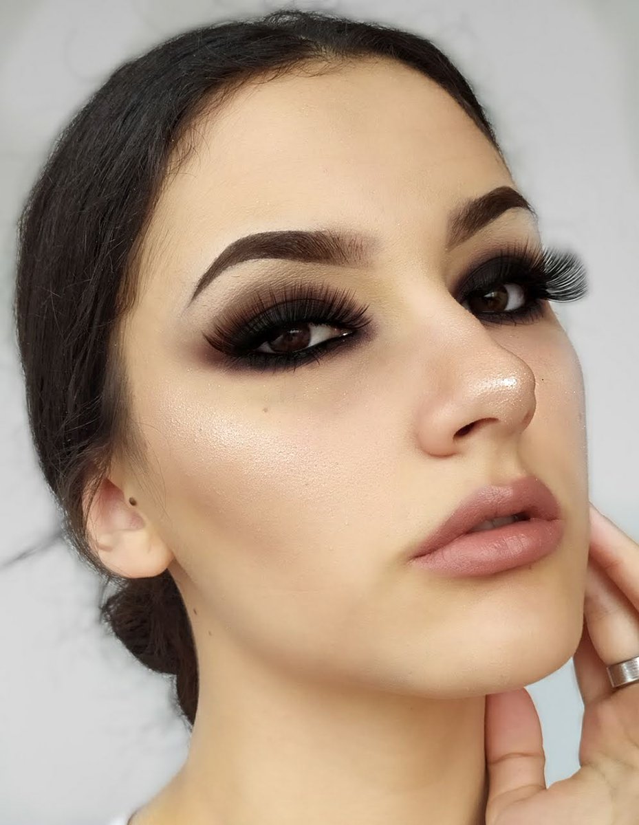 MakeupNixi's tweet photo. @MorpheBrushes @rosalesashley @beautybakerie Nudee 4ever 🤭 @MorpheBrushes https://t.co/9r5IVgz9ZS