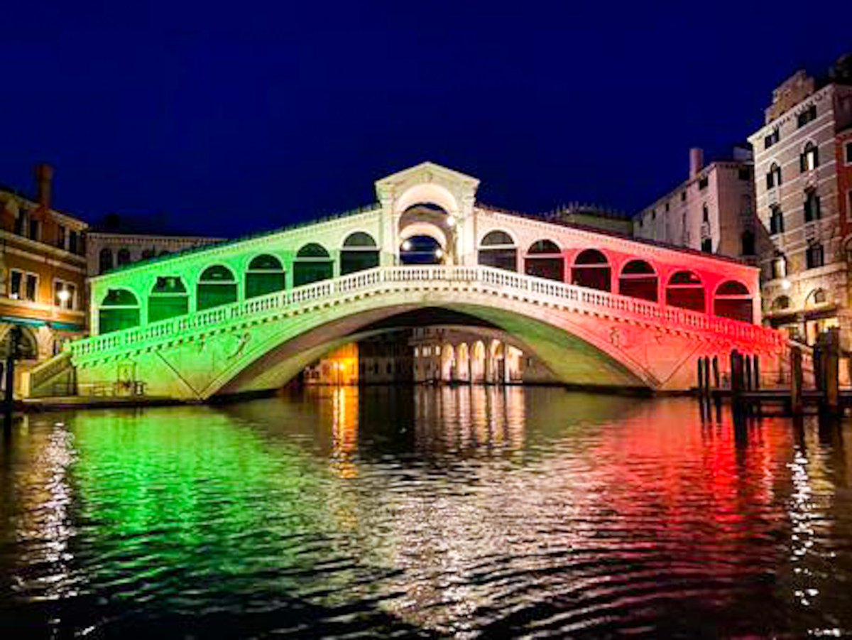 Domenico_dott's tweet photo. Rialto, Venezia— #Italy #Bellezza #architecture #StayStrongItaly #StayAtHome https://t.co/wkRmGpGHyy