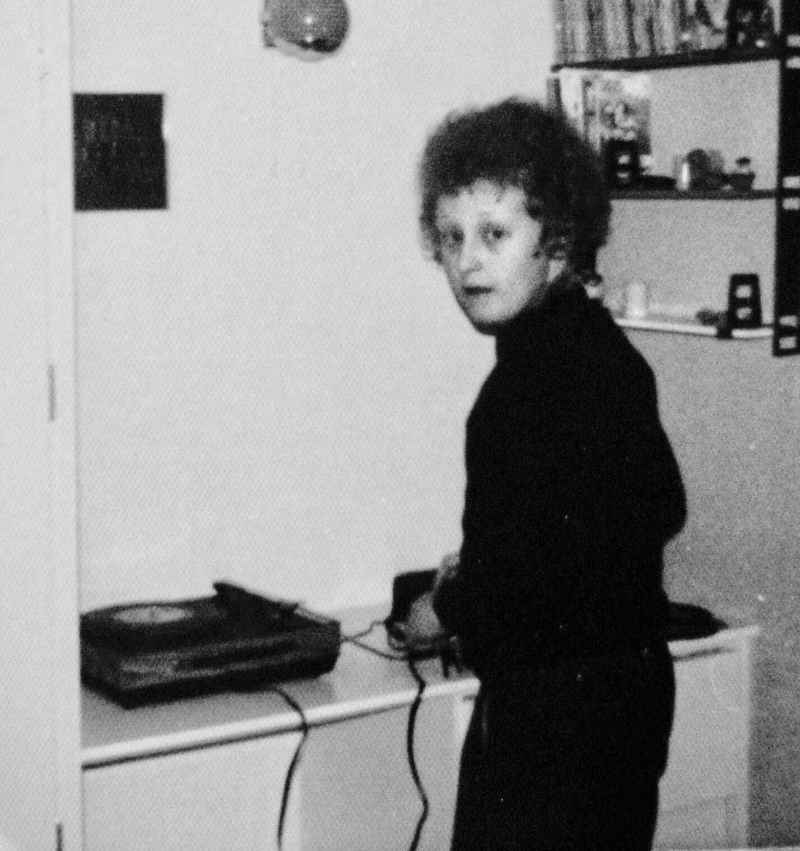 tonyjashworth's tweet photo. βIβve got one turntable and a microphone β ....and a cassette deck Where itβs at 1973 #dj #onthemic #onedeck #whereitsat @beck #turntableterrorist https://t.co/mv3w9ptHNP