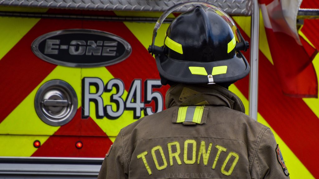 livingbyyyz's tweet image. First Alarm Toronto Fire 

@TPFFA on scene of a first alarm on Caledonia road today. Also spotted the beauty new @TorontoPolice Ford Explorer. 

#toronto #canada #firstalarm #yyz