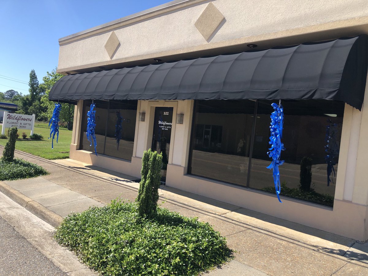 DLHarrelson82's tweet photo. Stop by @WildflowersElba for a complimentary #RibbonsofHope bow!! Stay safe #TogetherAlabama https://t.co/VTVrIUNjAW