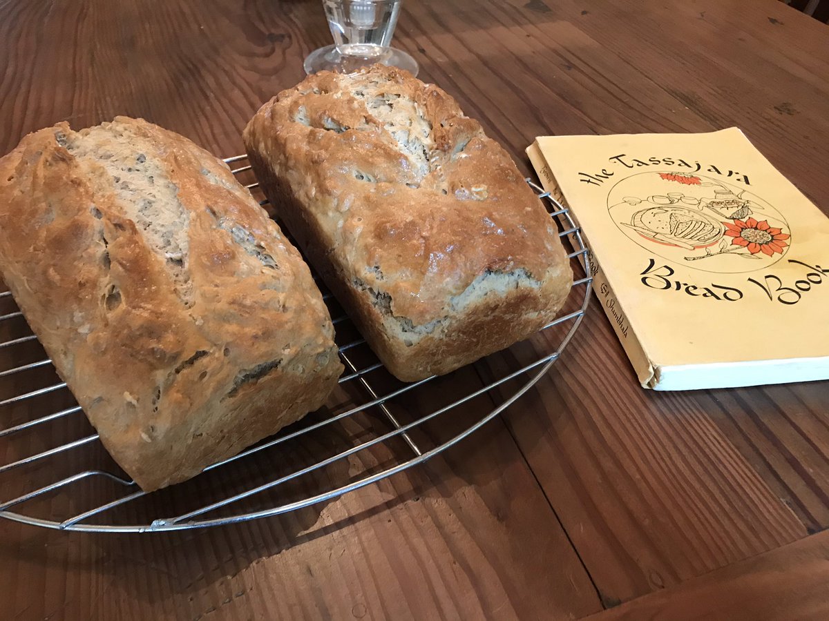 Back to my roots - late ‘70s with Tassajarra Bread Book and Whole Wheat/Oatmeal Bread @TheMartinZero