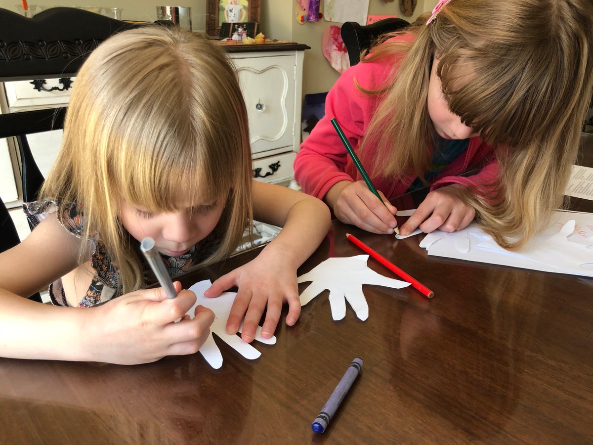 Foodgrains's tweet image. If you're looking for things to do at home, we've gathered some #activities suitable for kids and adults.

Helping Hands helps children give thanks and #pray for those who produce and provide our food. Find this activity &amp;amp; more: foodgrainsbank.ca/coronavirus/ho… #activitiesforkids