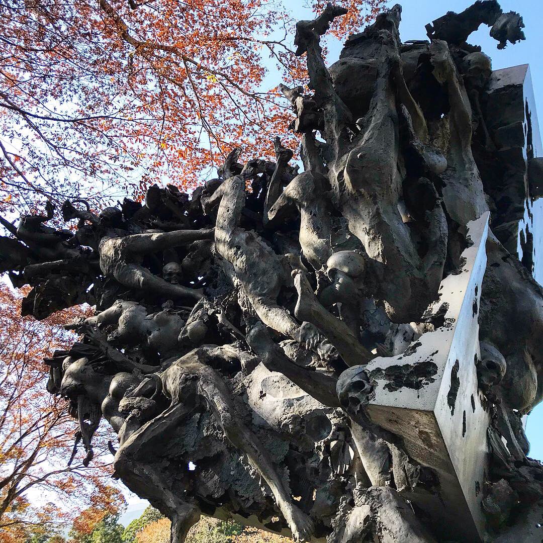 Day 15, usually not a fan of open air museums but this one in  #Hakone I did really enjoy. This sculpture is called “Rapture” by Atsushi Imoto  #Japan  #artwork  #sculpture – bei  彫刻の森美術館 (The Hakone Open-Air Museum)