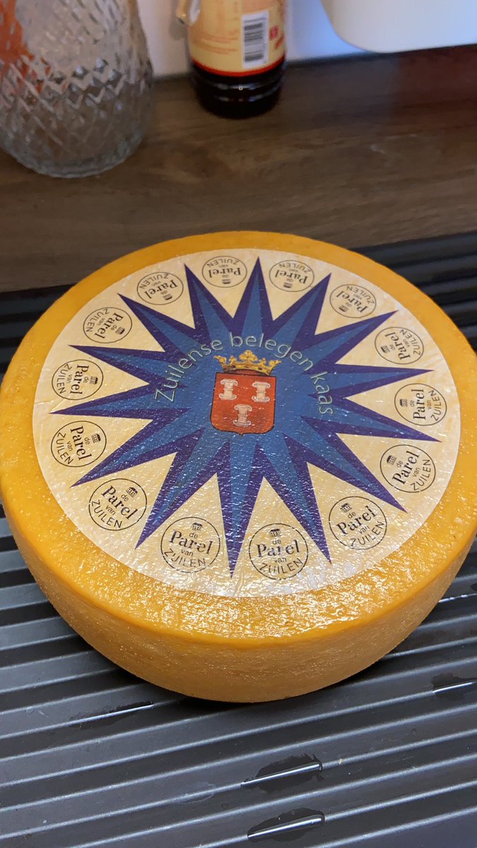 Vandaag heerlijke kaas gekocht van de <a href="/parelvanzuilen/">De Parel van Zuilen</a> #steunlokalebedrijven #kaas #heerlijk!