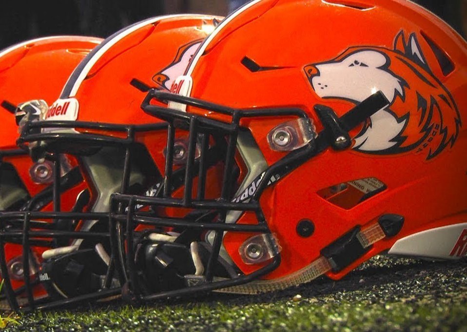 10tmyers's tweet photo. Region 4 - Regional Quarterfinal
4. Naperville North Huskies @HuskieFB 
🆚️
12. Lewistown Indians @gregorywbennett 
#IllinoisHelmetChallenge https://t.co/AAK0DbgrIX
