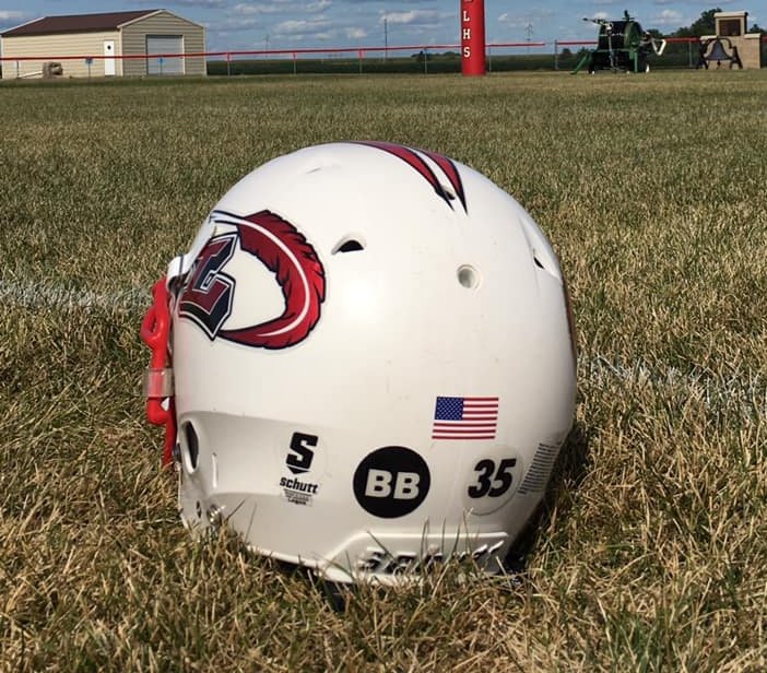 10tmyers's tweet photo. Region 4 - Regional Quarterfinal
4. Naperville North Huskies @HuskieFB 
🆚️
12. Lewistown Indians @gregorywbennett 
#IllinoisHelmetChallenge https://t.co/AAK0DbgrIX