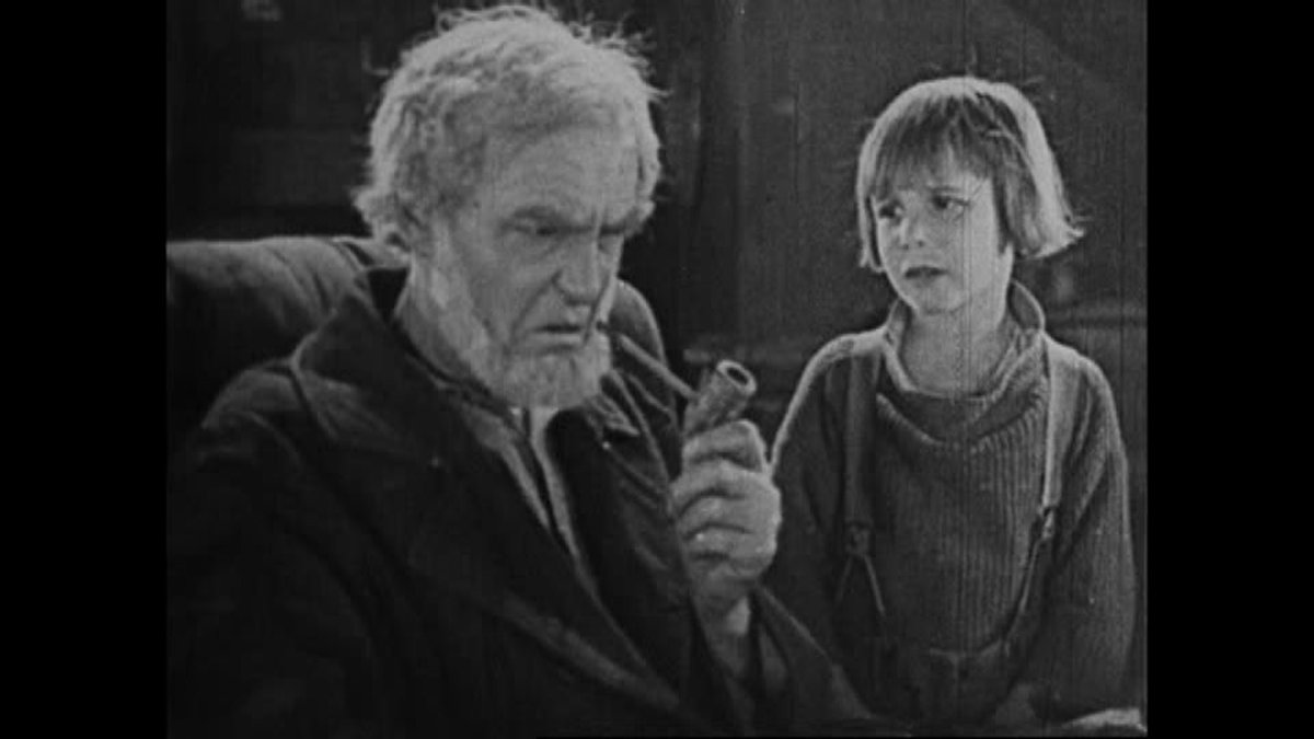 Película 208-2020: (*) 'Mi chico' ('My Boy', #AlbertAustin y #VictorHeerman, 1921)
Rodada después de 'The Kid' (#CharlesChaplin, 1921) para aprovechar el tirón de #JackieCoogan. Un esquema muy similar (huérfanos, miseria, final feliz) pero sin el humanismo tan cercano de Chaplin.