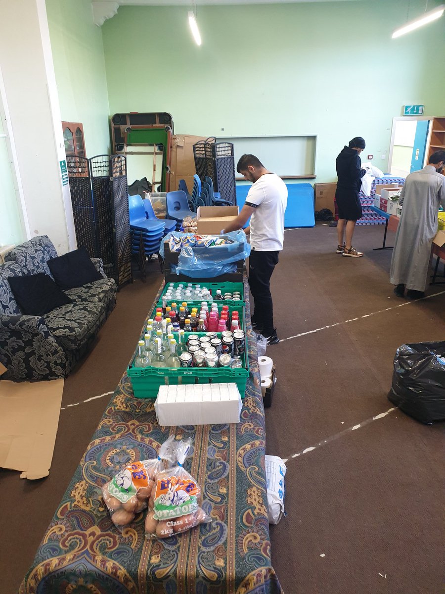 alhikmahproject's tweet photo. A special thanks to the Keighley Food Relief Team partners alongside Salvation Army, which includes 3 local Mosques and 3 local muslim charities and Shans supermarket for working together to deliver relief during this difficult time. 70+ food parcels delivered so far. https://t.co/xvPHh9KVN1