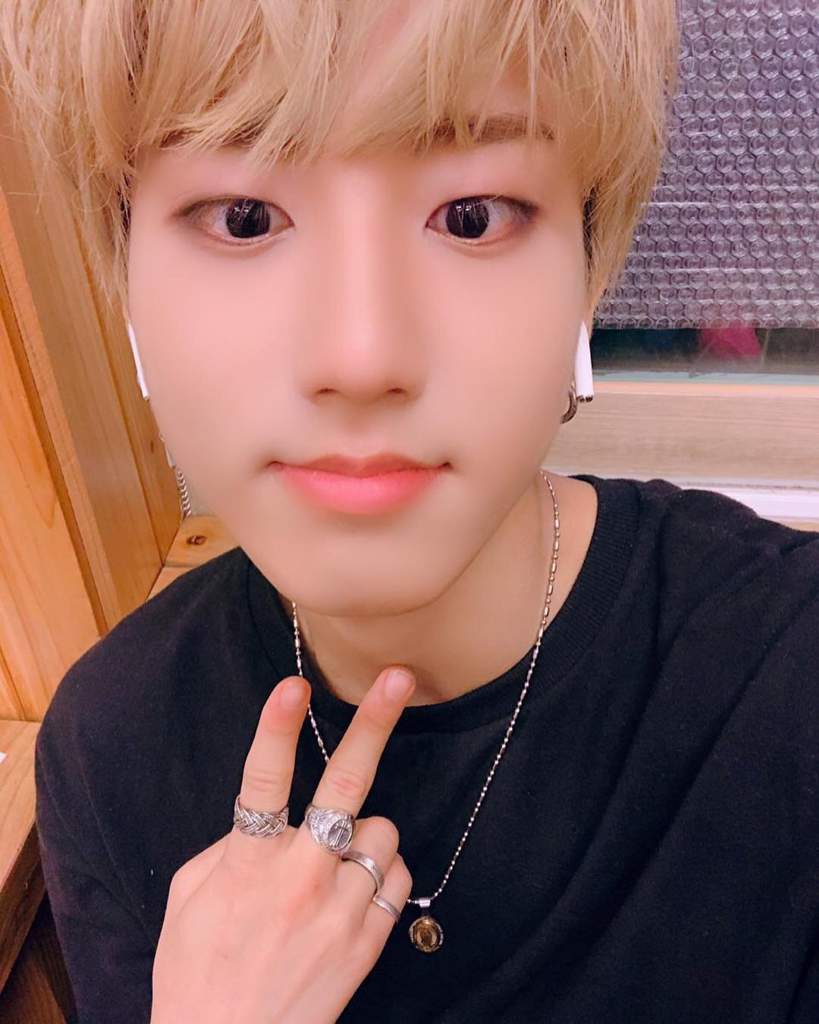 Being a simp for Han Jisung is not a choice.
