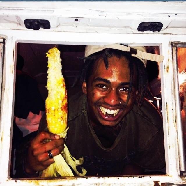 PaintItBlues's tweet photo. Damn y’all remember me @ 20? 😭😭😭 https://t.co/c1NV0b9D5m