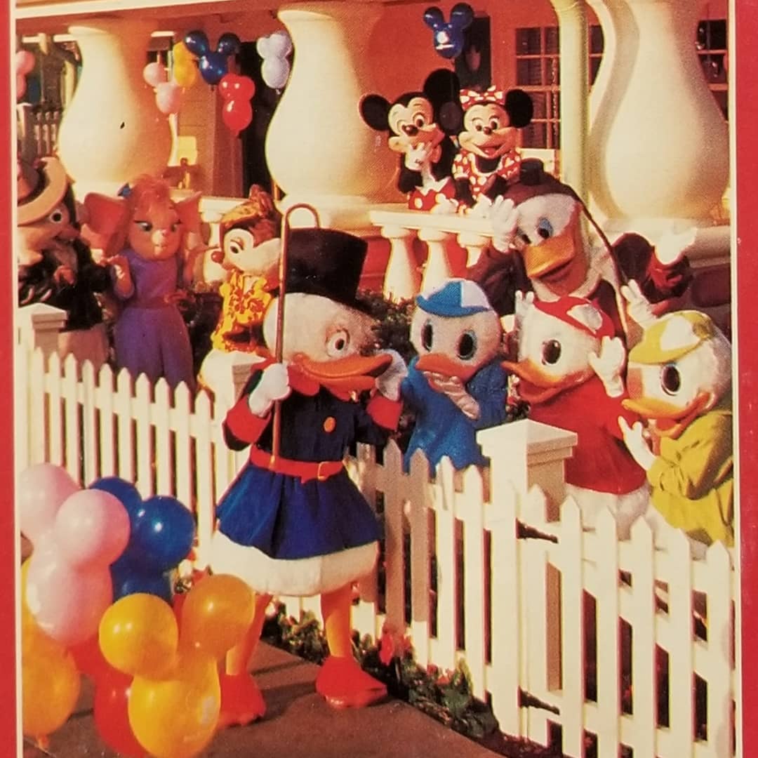 The 1991 Magic Kingdom Guide Book included Scrooge McDuck &amp; the Rescue Rangers on the cover.

See hotos from the full guide book: wdwyesterdaytodaytomorrow.blogspot.com/2020/04/13-loo…

#magickingdom #wdw #disneyworld #WaltDisneyWorld #disneyparks #disney #disneyblog #disneyhistory #tbt #throwbackthursday